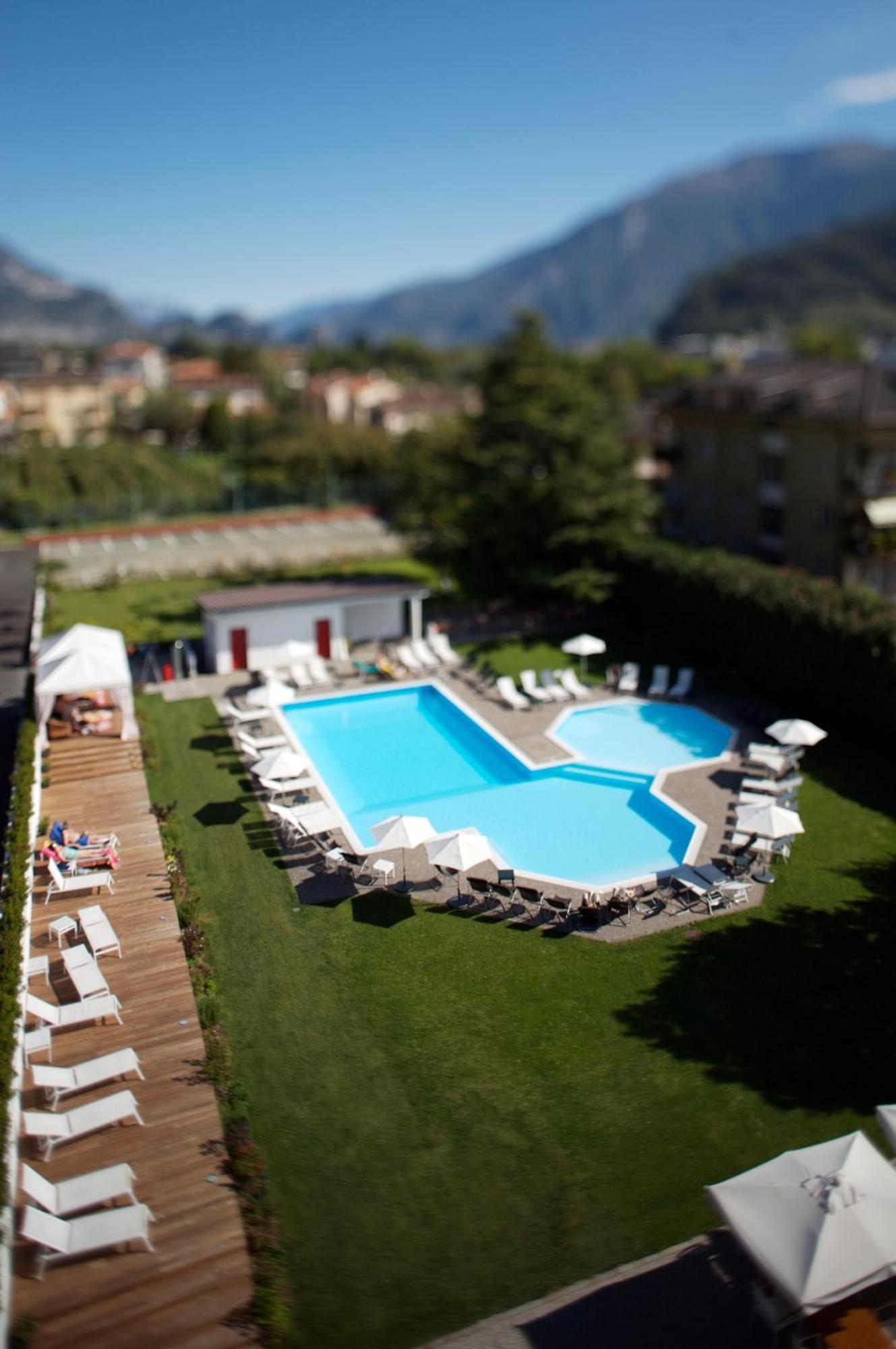 Hotel Luise Riva del Garda Esterno foto