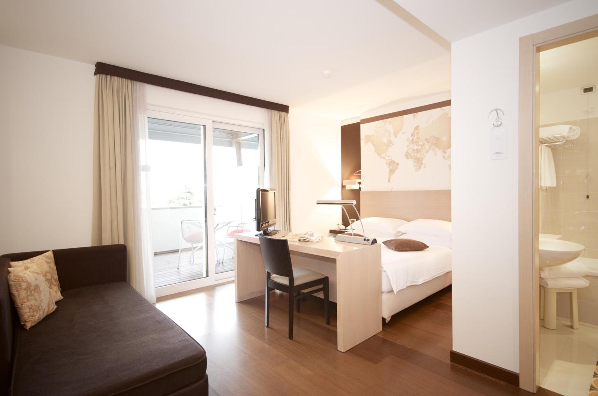 Hotel Luise Riva del Garda Esterno foto